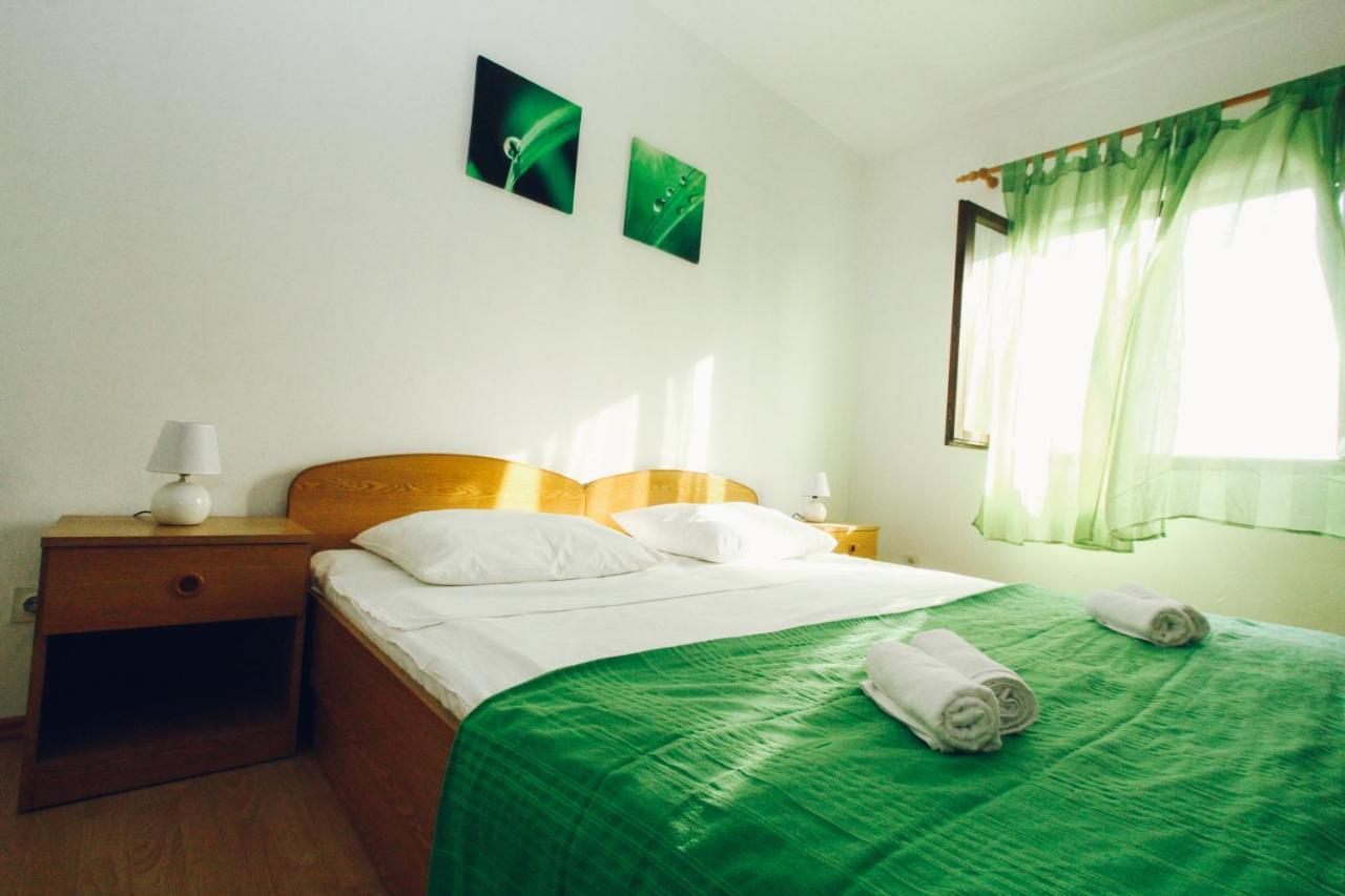 Apartments Gaja Green Ap Sveti Filip i Jakov Exterior foto